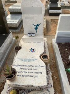 מצבה לאדם יקר